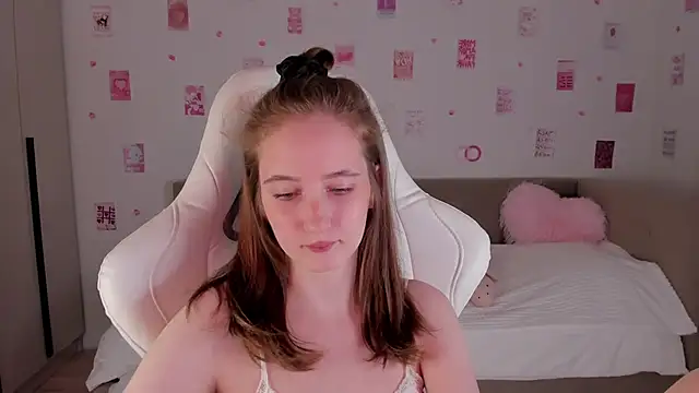 Snapshot of CrystalSoul_ chatting on September 21, 2025, 5:29 pm CrystalSoul online show from September 21, 2025, 5:29 pm