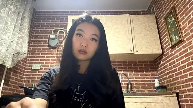 Snapshot of EmmaLeexth chatting on November 10, 2025, 1:49 pm EmmaLeexth online show from November 10, 2025, 1:49 pm