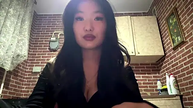 EmmaLeexth online show from December 19, 2025, 3:58 pm