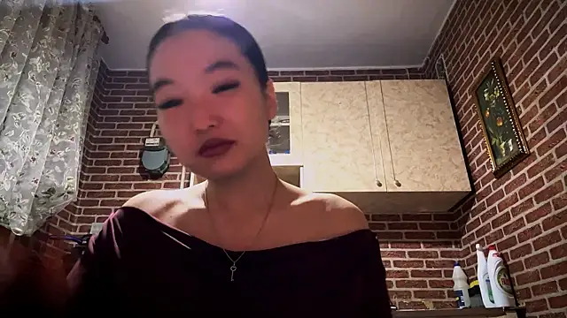 EmmaLeexth online show from December 15, 2025, 2:01 pm