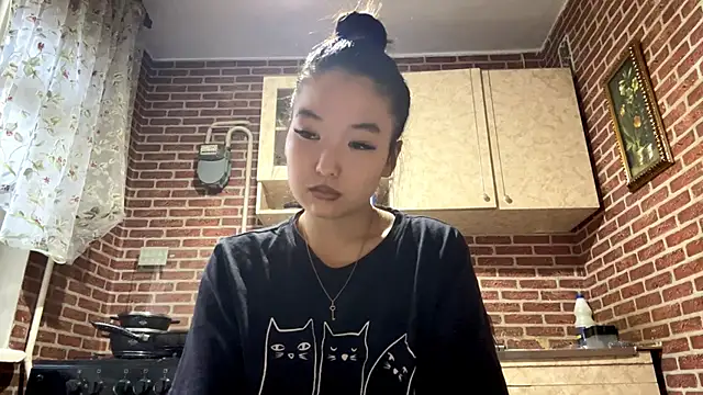 Snapshot of EmmaLeexth chatting on November 7, 2025, 11:37 am EmmaLeexth online show from November 7, 2025, 11:37 am