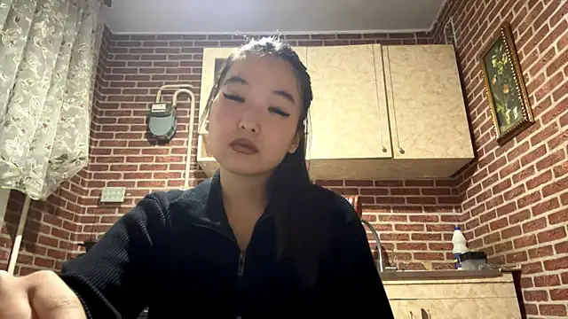 Snapshot of EmmaLeexth chatting on November 6, 2025, 12:31 pm EmmaLeexth online show from November 6, 2025, 12:31 pm