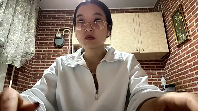 Snapshot of EmmaLeexth chatting on September 29, 2025, 1:28 pm EmmaLeexth online show from September 29, 2025, 1:28 pm