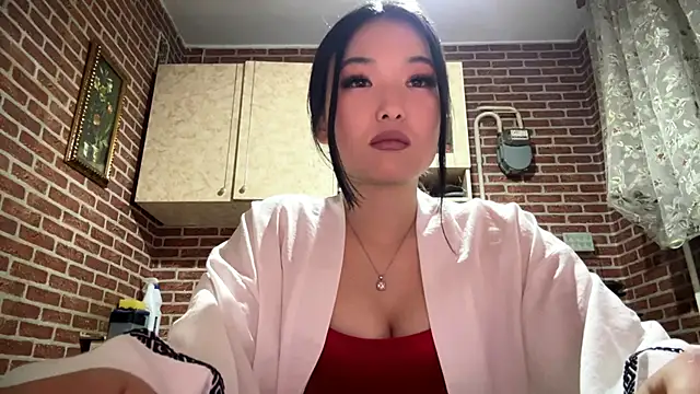 EmmaLeexth online show from April 5, 2026, 2:13 pm