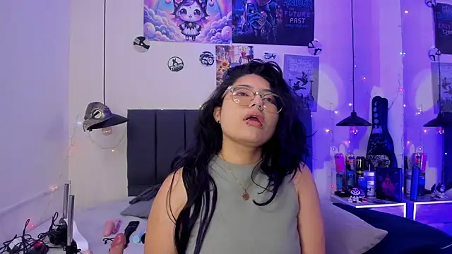 Snapshot of SabrinaV_ chatting on July 6, 2026, 11:28 am SabrinaV online show from July 6, 2026, 11:28 am