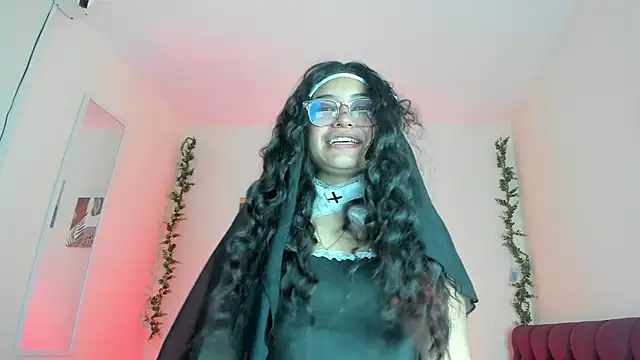 Snapshot of SabrinaV_ chatting on October 6, 2025, 11:44 am SabrinaV online show from October 6, 2025, 11:44 am