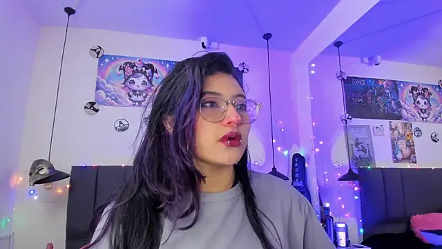 SabrinaV  online show from June 11, 2026, 11:18 am