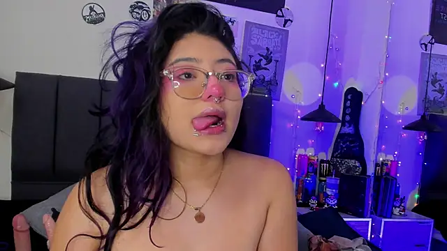 Snapshot of SabrinaV_ chatting on July 28, 2026, 12:12 pm SabrinaV online show from July 28, 2026, 12:12 pm