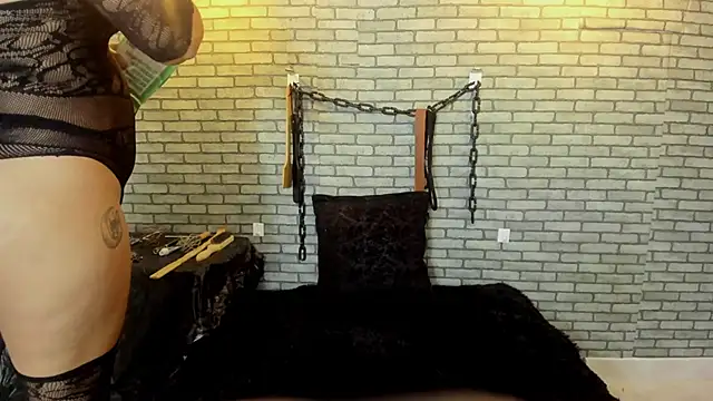 Snapshot of BDSM_MEDUZA chatting on November 13, 2025, 7:40 pm BDSM MEDUZA online show from November 13, 2025, 7:40 pm