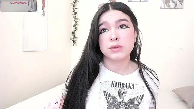 Snapshot of Dulcee_1 chatting on November 18, 2025, 11:02 am Dulcee 1 online show from November 18, 2025, 11:02 am