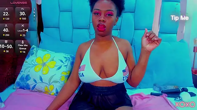 Snapshot of hazellanee chatting on March 1, 2026, 10:43 pm hazellanee online show from March 1, 2026, 10:43 pm