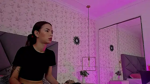 Snapshot of meganandtylerr19 chatting on October 28, 2025, 12:15 pm meganandtylerr19 online show from October 28, 2025, 12:15 pm