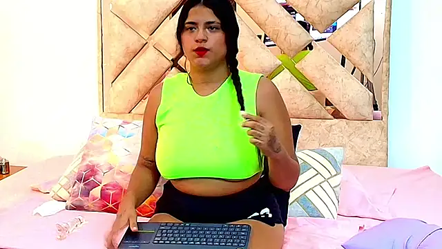 Selenegomezz online show from November 21, 2025, 7:35 pm