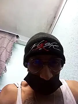 Snapshot of Crazygrillo69 chatting on December 20, 2025, 10:18 am Crazygrillo69 online show from December 20, 2025, 10:18 am