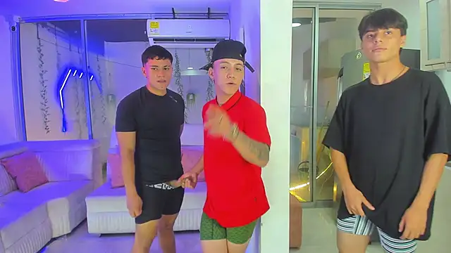 Snapshot of Houseofwarrios chatting on December 14, 2025, 8:09 am Houseofwarrios online show from December 14, 2025, 8:09 am