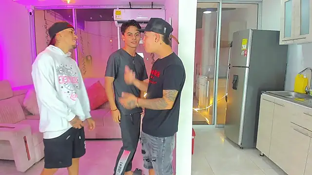 Snapshot of Houseofwarrios chatting on November 6, 2025, 5:33 am Houseofwarrios online show from November 6, 2025, 5:33 am