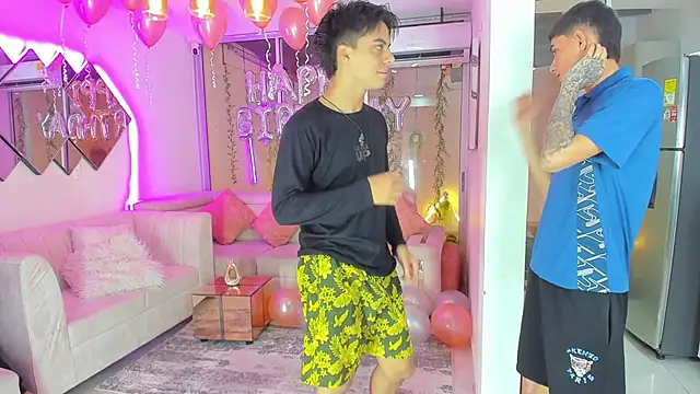 Snapshot of Houseofwarrios chatting on November 7, 2025, 5:23 am Houseofwarrios online show from November 7, 2025, 5:23 am