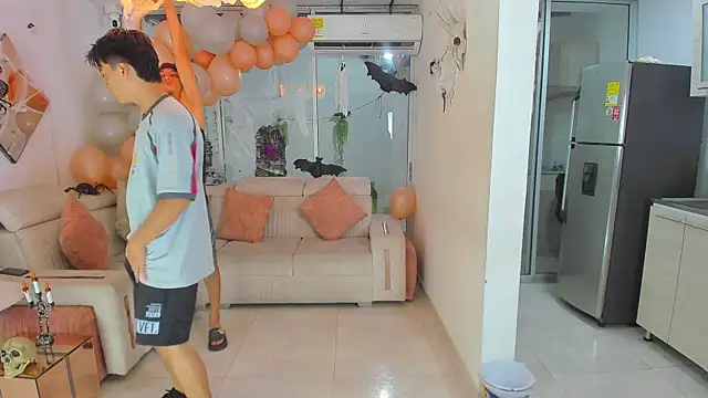 Snapshot of Houseofwarrios chatting on October 31, 2025, 5:48 am Houseofwarrios online show from October 31, 2025, 5:48 am