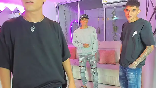 Snapshot of Houseofwarrios chatting on November 25, 2025, 5:30 am Houseofwarrios online show from November 25, 2025, 5:30 am