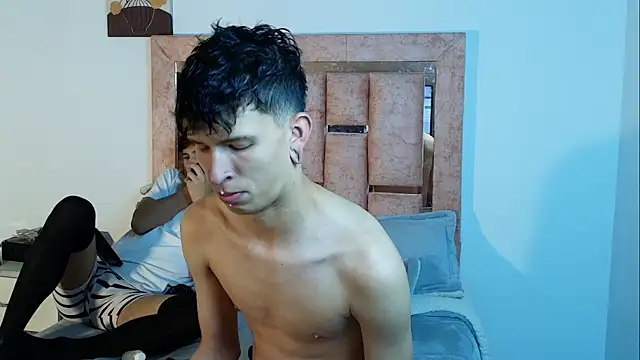 Snapshot of DemianSalvatore chatting on December 1, 2025, 10:32 pm DemianSalvatore online show from December 1, 2025, 10:32 pm