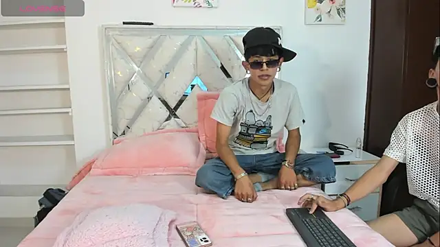 Snapshot of DemianSalvatore chatting on September 22, 2025, 12:33 pm DemianSalvatore online show from September 22, 2025, 12:33 pm