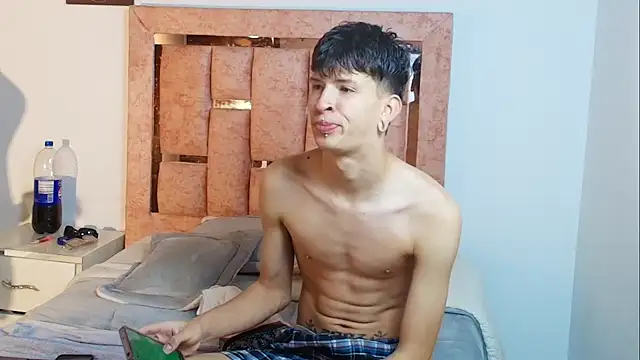 Snapshot of DemianSalvatore chatting on December 4, 2025, 8:30 pm DemianSalvatore online show from December 4, 2025, 8:30 pm