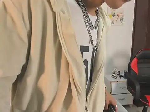 Snapshot of DemianSalvatore chatting on October 7, 2025, 5:25 pm DemianSalvatore online show from October 7, 2025, 5:25 pm