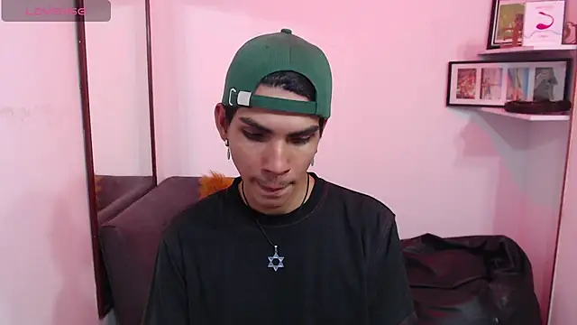 Snapshot of David_925_ chatting on November 22, 2025, 9:46 pm David 925 online show from November 22, 2025, 9:46 pm