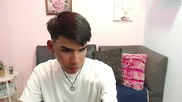 Snapshot of David_925_ chatting on October 7, 2025, 4:24 am David 925 online show from October 7, 2025, 4:24 am