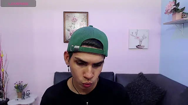 Snapshot of David_925_ chatting on November 18, 2025, 8:12 pm David 925 online show from November 18, 2025, 8:12 pm