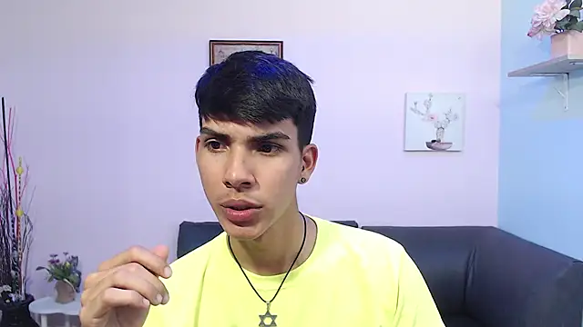 Snapshot of David_925_ chatting on October 21, 2025, 4:34 am David 925 online show from October 21, 2025, 4:34 am