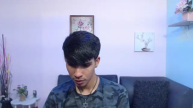 Snapshot of David_925_ chatting on October 24, 2025, 7:35 pm David 925 online show from October 24, 2025, 7:35 pm