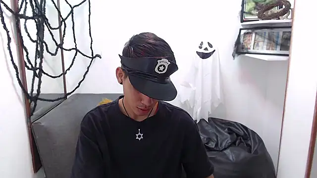 Snapshot of David_925_ chatting on October 31, 2025, 4:20 am David 925 online show from October 31, 2025, 4:20 am