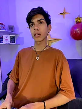 Snapshot of David_925_ chatting on December 14, 2025, 10:32 am David 925 online show from December 14, 2025, 10:32 am