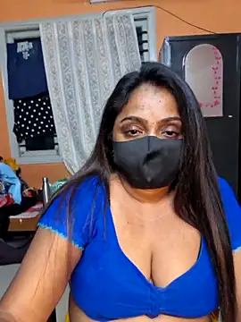 Snapshot of queendivya chatting on June 3, 2026, 5:06 pm queendivya online show from June 3, 2026, 5:06 pm