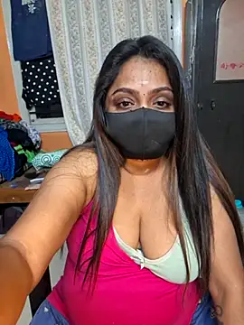 Snapshot of queendivya chatting on June 2, 2026, 4:51 pm queendivya online show from June 2, 2026, 4:51 pm