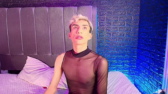 Snapshot of Erick_Velveth chatting on November 18, 2025, 4:49 am Erick Velveth online show from November 18, 2025, 4:49 am