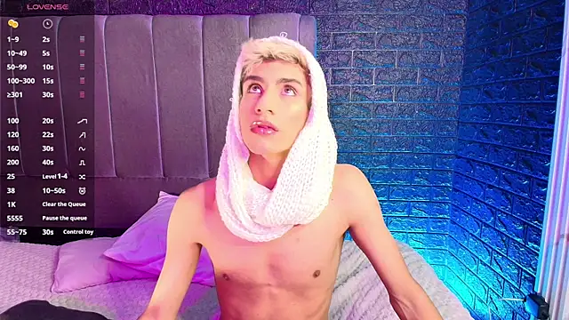 Snapshot of Erick_Velveth chatting on November 12, 2025, 5:11 am Erick Velveth online show from November 12, 2025, 5:11 am