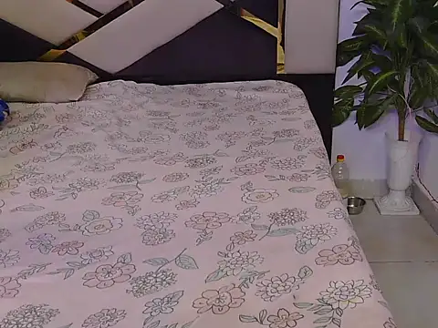 Lovelyy-couple online show from November 1, 2025, 6:19 am