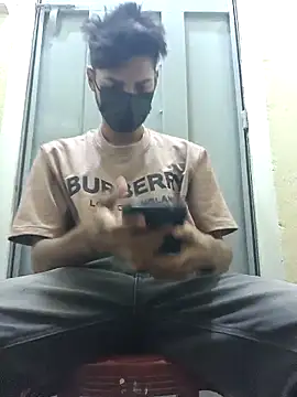 crish09 online show from May 16, 2026, 4:33 am