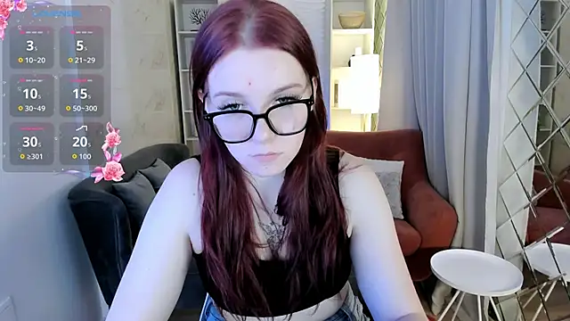 Layla Glam online show from March 12, 2026, 1:26 pm