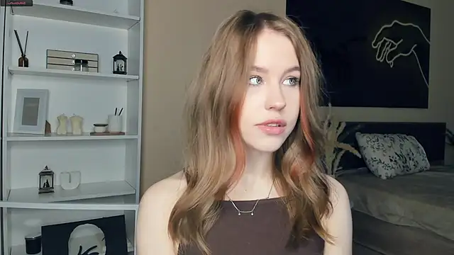 MaliaBourraine online show from May 18, 2026, 7:24 am