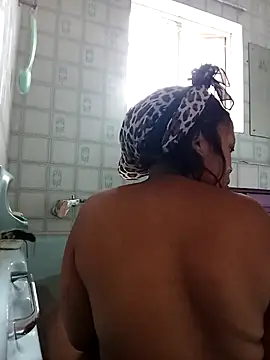 BubblyBeautiful online show from November 17, 2025, 2:32 pm