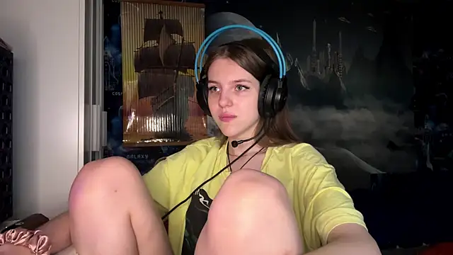 Snapshot of Elira_Breeze chatting on November 10, 2025, 1:16 pm Elira Breeze online show from November 10, 2025, 1:16 pm