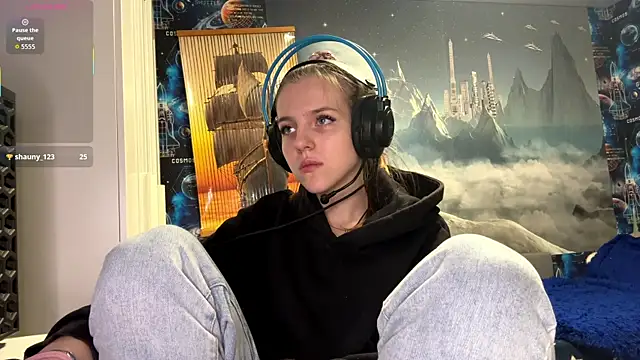 Snapshot of Elira_Breeze chatting on December 18, 2025, 3:49 pm Elira Breeze online show from December 18, 2025, 3:49 pm