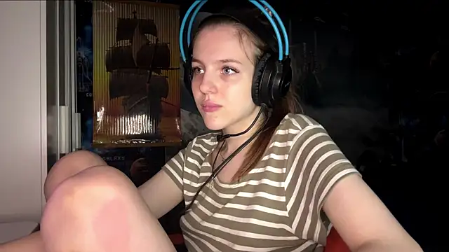 Snapshot of Elira_Breeze chatting on November 6, 2025, 1:48 pm Elira Breeze online show from November 6, 2025, 1:48 pm