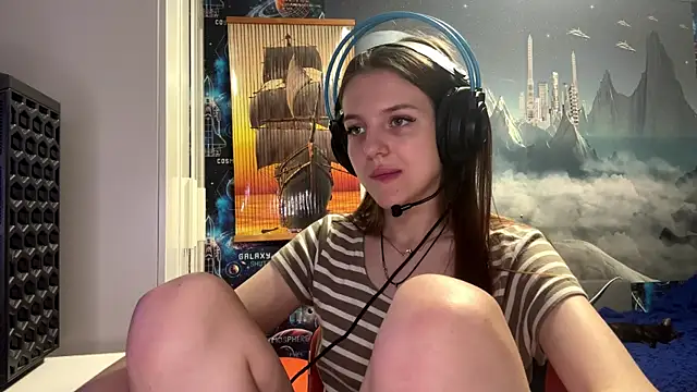 Snapshot of Elira_Breeze chatting on November 7, 2025, 1:59 pm Elira Breeze online show from November 7, 2025, 1:59 pm