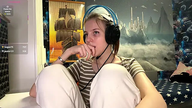 Snapshot of Elira_Breeze chatting on November 27, 2025, 1:22 pm Elira Breeze online show from November 27, 2025, 1:22 pm