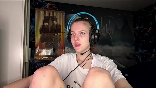 Snapshot of Elira_Breeze chatting on November 12, 2025, 12:31 pm Elira Breeze online show from November 12, 2025, 12:31 pm