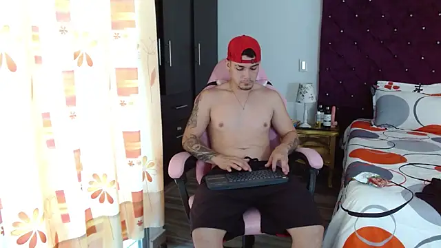 BooyHott  online show from October 22, 2025, 7:24 pm